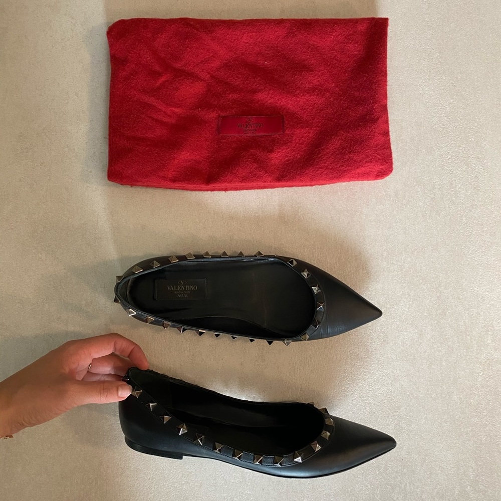SOLD** Valentino Garavani Rockstud Flat - Picture 3 of 4